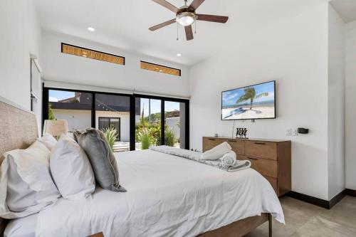 Katil atau katil-katil dalam bilik di CU19 New 3 Bdrm Mod Home with Casita Prv Pool