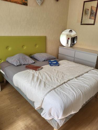 2 pieces pour 4 personnes proche tram