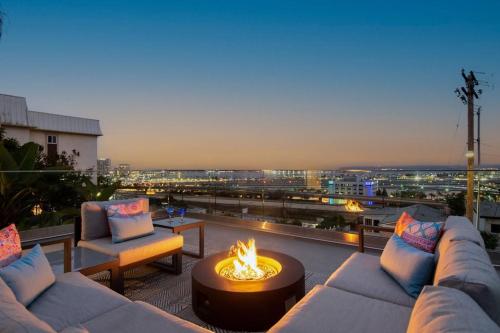Ruang duduk di Sunset Views Spa Pool Game Room BBQ Firepit