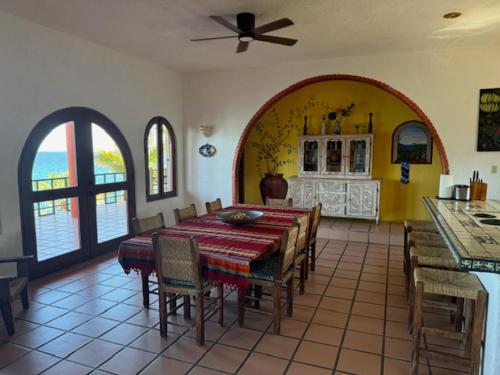 Una cocina o cocineta en Agave Hotel Club