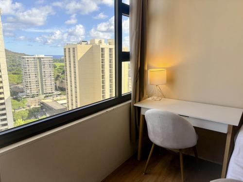 Waikiki Banyan 2111A condo_3