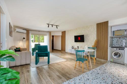 New cairo apartment in front of Garden 8 Mall