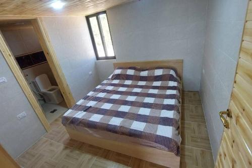 Postel nebo postele na pokoji v ubytování أكواخ وشقق كرم العنب عجلون