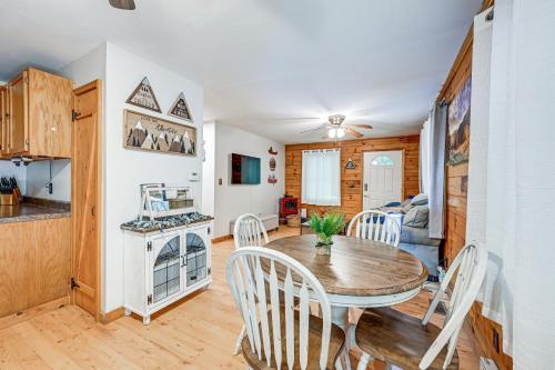 Gallery image of Cabin with Hot Tub, Near Smoky Mountains Natl Park! in Whittier