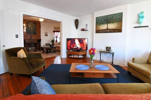 a living room with a couch and a table at The Pearl-Lovely Victorian Home with Bed and Breakfast Energy in West Bergen