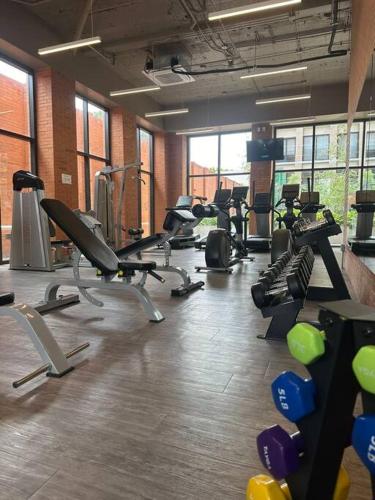 a gym with a bunch of chairs in a room at Nuevo Loft con increible vista en YU Country 1506 in Guadalajara