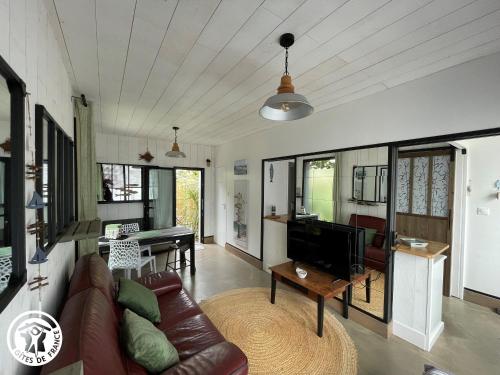 Maison rénovée proche plage avec cour privative, vélos et équipements bébé - FR-1-426-561