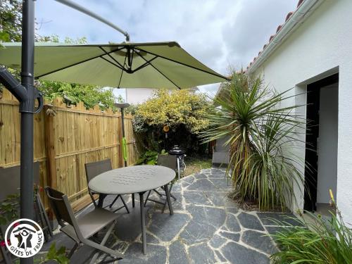 Maison rénovée proche plage avec cour privative, vélos et équipements bébé - FR-1-426-561
