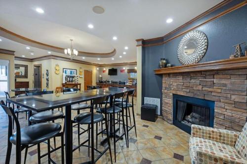 a bar in a room with a fireplace at Best Western Plus Guymon Hotel and Suites in Guymon
