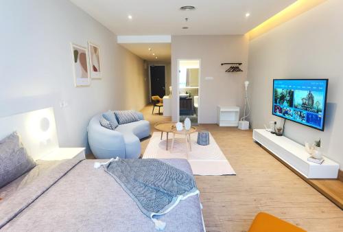 Μια τηλεόραση ή/και κέντρο ψυχαγωγίας στο BTC The Curvena Bangsar South Mid Valley