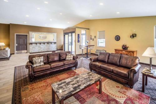 Gallery image of Suburban Studios Fort Wayne in Fort Wayne