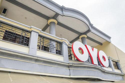 a deo sign on the side of a building at OYO 643 Al Thalib 8 Syariah in Malang