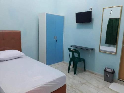 Μια τηλεόραση ή/και κέντρο ψυχαγωγίας στο OYO Life 92779 Kost Arjuna