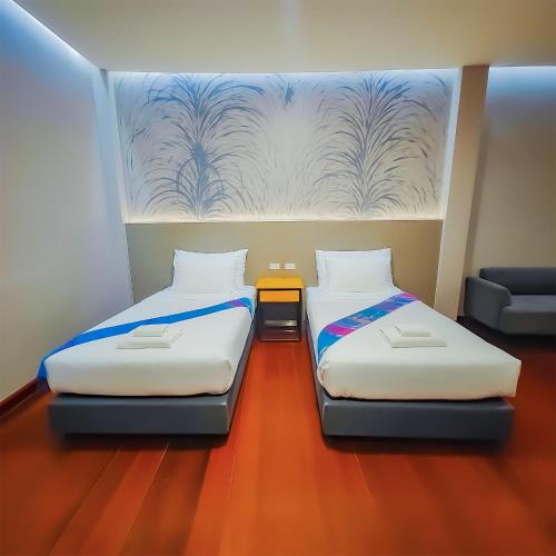 two beds in a small room with at The Riva Vientiane Hotel in Vientiane