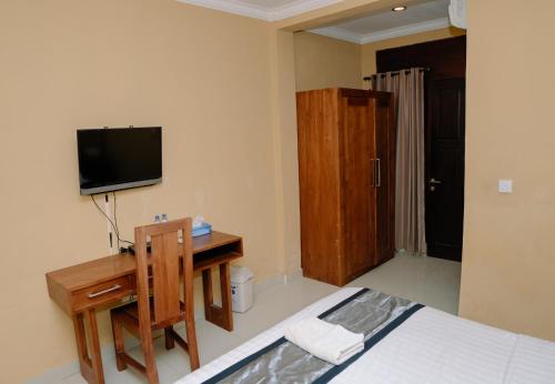 Televisyen dan/atau pusat hiburan di Dante Guesthouse