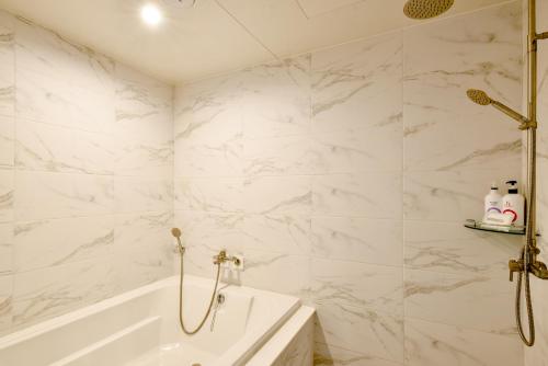 Ένα μπάνιο στο Blanc Business Hotel