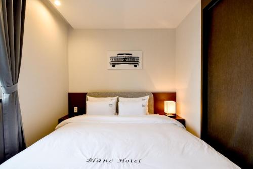 Ένα ή περισσότερα κρεβάτια σε δωμάτιο στο Blanc Business Hotel