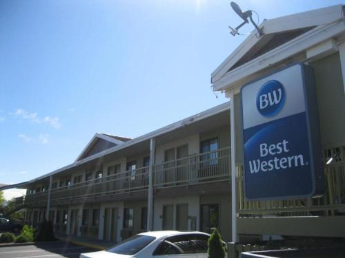 a building with a sign for the best western at Airport Inn in Boise