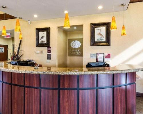 a lobby with a large counter in a hotel room at Comfort Suites near NASA - Clear Lake in Webster
