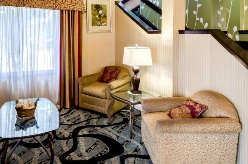 Χώρος καθιστικού στο Quality Inn Meridian