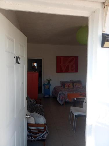 a room with a bed and a room with a door at Estudio Quetzales Cancun in Cancún