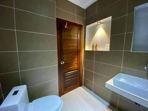 Koupelna v ubytování Reasmey Cheanich Hotel