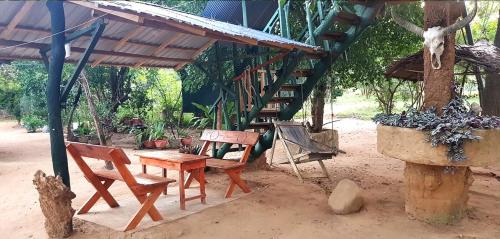 Jardín al aire libre en Single Trees Yala