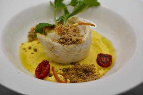 Makanan di atau berdekatan hotel