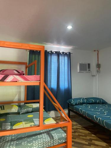 a room with two bunk beds in a room at Estefania Homestay in Santa Monica