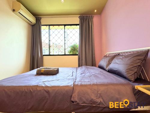 Jenjarom Modern Homestay 4-8PAX By Beestayにあるベッド