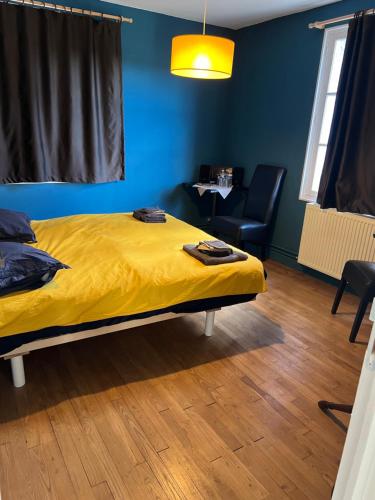 Postel nebo postele na pokoji v ubytování L'Entracte