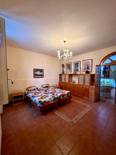 a bedroom with a bed and a chandelier at Casa Loli y Las in Agaete