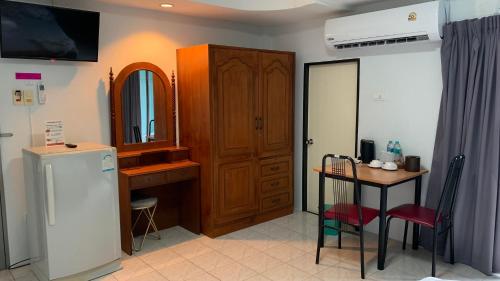 Kuchyň nebo kuchyňský kout v ubytování Kamalaburi Guesthouse