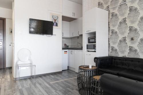 City Center Apartment III by GOLDENLAND