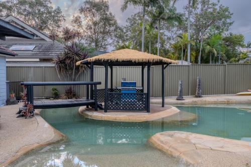 Kolam renang di atau dekat dengan Waterfront Oasis Lakefront Villa