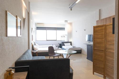 City Center Apartment IV by GOLDENLAND