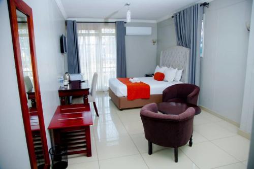 Postel nebo postele na pokoji v ubytování The Grand Selous Hotel & Conference Centre