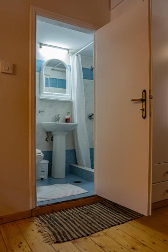 a bathroom with a sink and a toilet at Tholos in Áno Dholianá
