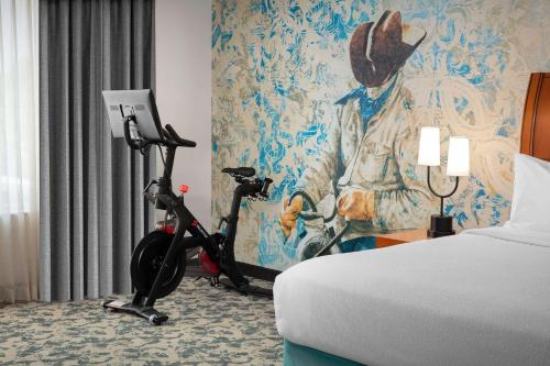 Fitness centrum a/nebo fitness zařízení v ubytování Hilton Garden Inn Fort Worth Medical Center