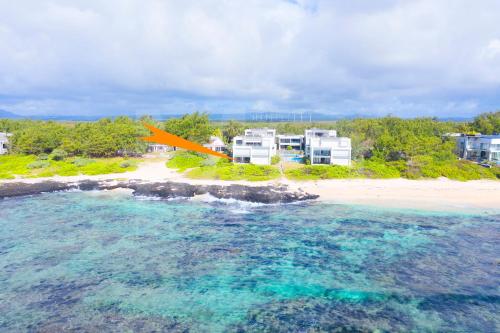 an aerial view of a beach with houses and the ocean at White&Blue Beachfront Luxury Poste Lafayette in Poste Lafayette