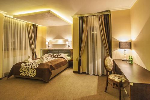 Säng eller sängar i ett rum på Hotel Tatarscy