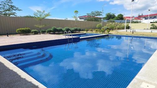 Kolam renang di atau dekat dengan Shans PAD