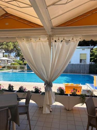 Bazén v ubytování Hotel Palm Beach nebo v jeho okolí