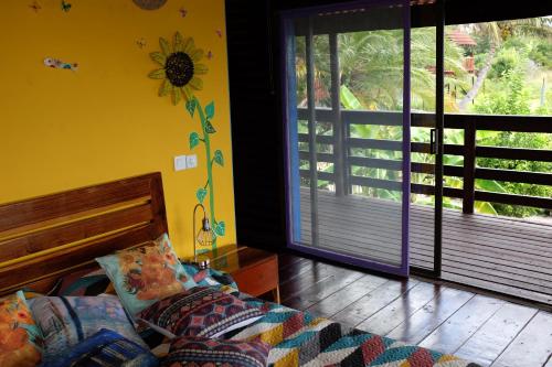 a bedroom with a bed and a sliding glass door at Mar de las Calmas in Portinho da Inhaca
