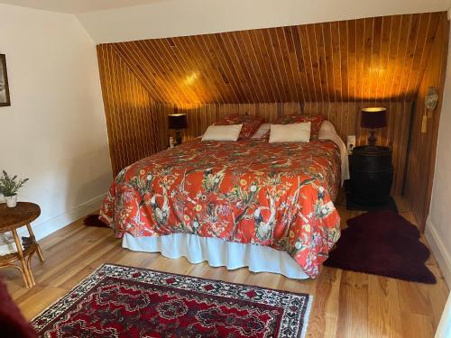 Ένα ή περισσότερα κρεβάτια σε δωμάτιο στο La Cuverie du Château le Four à Pain