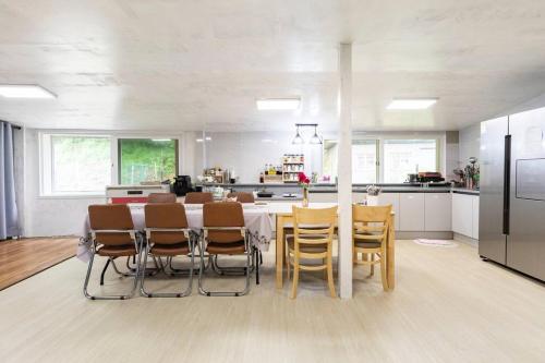 a kitchen with a table and chairs in a room at bokdakbokdak in Yeoncheon