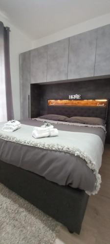 a bed with two white towels on top of it at My FAMILY INTERO APPARTAMENTO CON PARCHEGGIO PRIVATO in Potenza