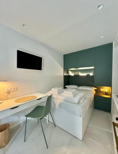 Microhome in Philopappos Hill