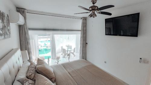 Sunset Suite - private pool and jacuzzi with oceanview