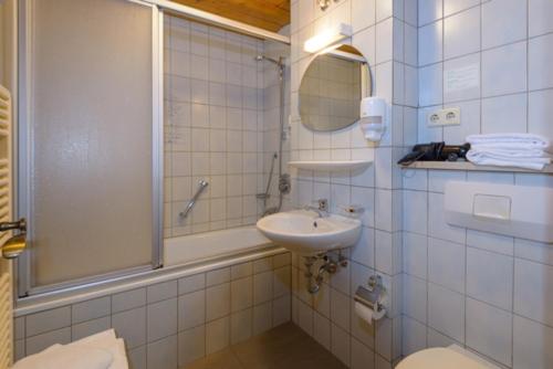 Koupelna v ubytování Hotel Kurpark